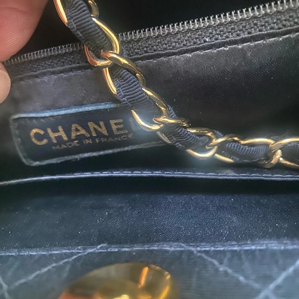 Chanel Black Quilted Women's Bag - Picture 6 of 9